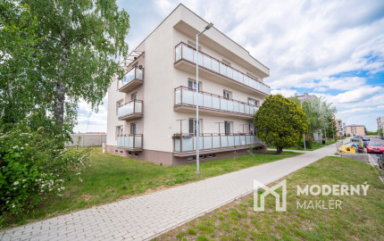 REZERVOVANÉ: Na predaj 2-izbový byt s balkónom a pivnicou v pokojnej časti obce Veľké Leváre