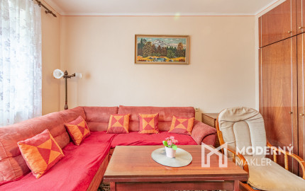 Na predaj priestranný 3-izbový rodinný dom s terasou v Šoporni