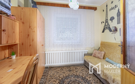 Na predaj priestranný 3-izbový rodinný dom s terasou v Šoporni