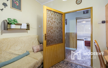 Na predaj priestranný 3-izbový rodinný dom s terasou v Šoporni