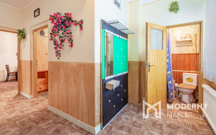 Na predaj priestranný 3-izbový rodinný dom s terasou v Šoporni