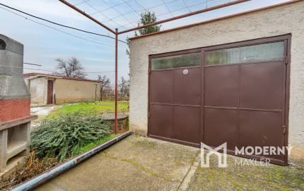 Na predaj priestranný 3-izbový rodinný dom s terasou v Šoporni