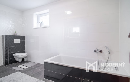 REZERVOVANÉ - Na predaj 5-izbový rodinný dom v Rovinke