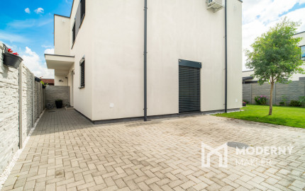 REZERVOVANÉ - Na predaj 5-izbový rodinný dom v Rovinke