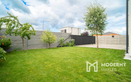 REZERVOVANÉ - Na predaj 5-izbový rodinný dom v Rovinke