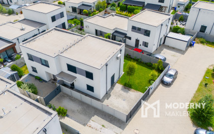 REZERVOVANÉ - Na predaj 5-izbový rodinný dom v Rovinke