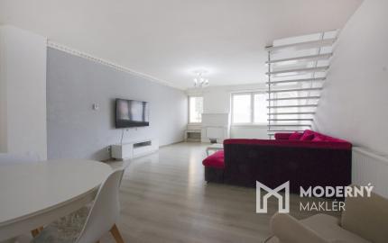 Na predaj dvojdom s rozľahlým pozemkom v centre obce Zlaté Klasy