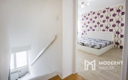 Na predaj dvojdom s rozľahlým pozemkom v centre obce Zlaté Klasy