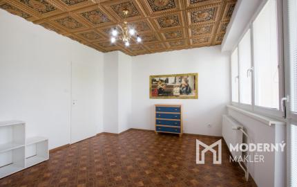 Na predaj dvojdom s rozľahlým pozemkom v centre obce Zlaté Klasy