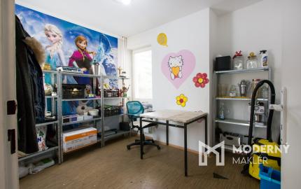 Na predaj dvojdom s rozľahlým pozemkom v centre obce Zlaté Klasy