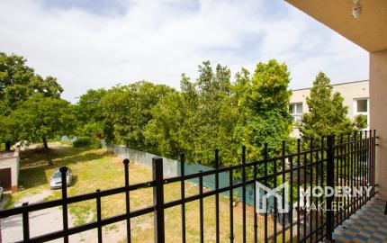 Na predaj dvojdom s rozľahlým pozemkom v centre obce Zlaté Klasy