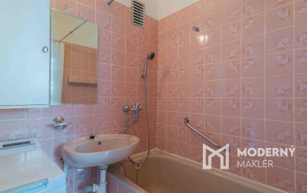 REZERVOVANÝ: Na predaj priestranný 2-izbový byt v Starej Ľubovni