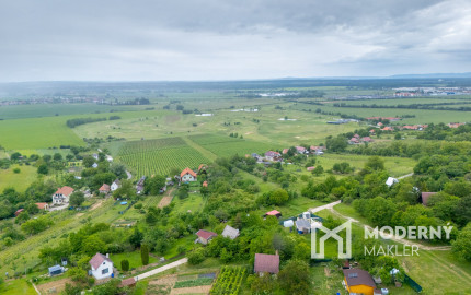 VÝRAZNÁ ZĽAVA: Na predaj záhradná chata s výhľadom na golfové ihrisko v Skalici