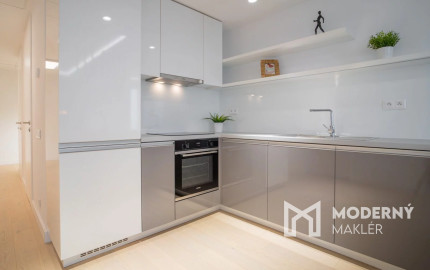 Na prenájom štýlový 3-izbový byt v SKYPARK RESIDENCE s panoramatickým výhľadom