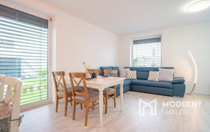 Na prenájom kompletne zariadený 4-izbový byt s benefitmi rodinného domu v Rovinke