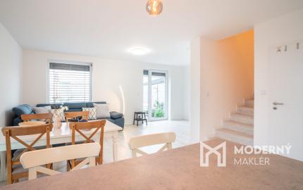 Na prenájom kompletne zariadený 4-izbový byt s benefitmi rodinného domu v Rovinke