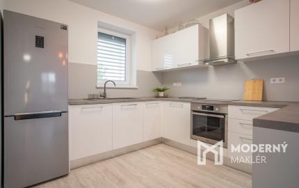 Na prenájom kompletne zariadený 4-izbový byt s benefitmi rodinného domu v Rovinke