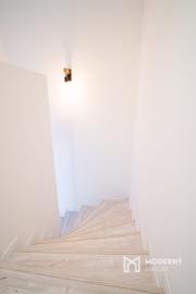 Na prenájom kompletne zariadený 4-izbový byt s benefitmi rodinného domu v Rovinke