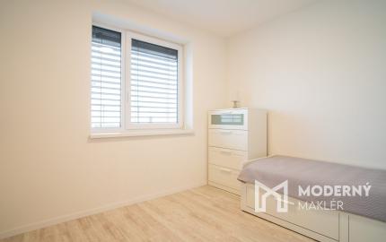 Na prenájom kompletne zariadený 4-izbový byt s benefitmi rodinného domu v Rovinke