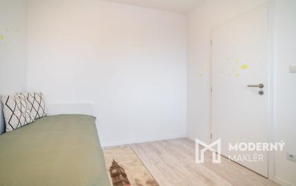 Na prenájom kompletne zariadený 4-izbový byt s benefitmi rodinného domu v Rovinke