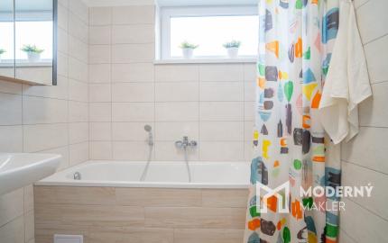 Na prenájom kompletne zariadený 4-izbový byt s benefitmi rodinného domu v Rovinke