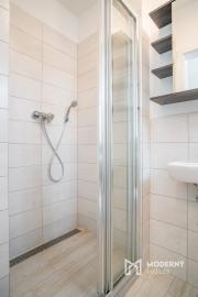 Na prenájom kompletne zariadený 4-izbový byt s benefitmi rodinného domu v Rovinke