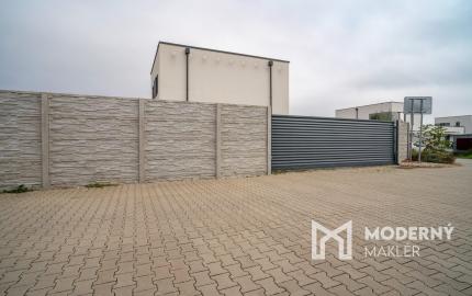 Na prenájom kompletne zariadený 4-izbový byt s benefitmi rodinného domu v Rovinke