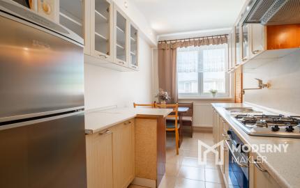 Na prenájom priestranný 3 izbový byt s balkónom v Malackách