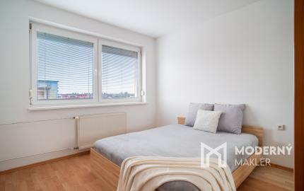 Na prenájom priestranný 3 izbový byt s balkónom v Malackách