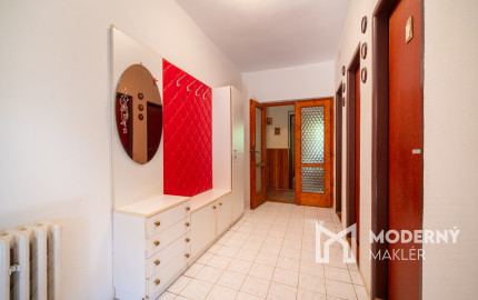 Na predaj 6-izbový rodinný dom v obci Podkriváň