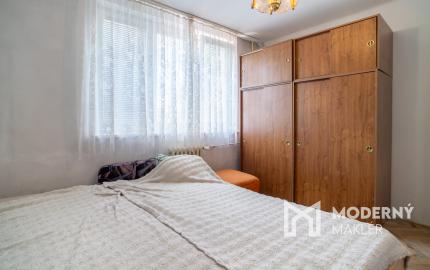 Na predaj priestranný 3-izbový byt s loggiou v centre Stupavy