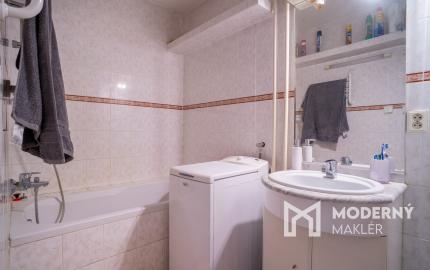 Na predaj priestranný 3-izbový byt s loggiou v centre Stupavy