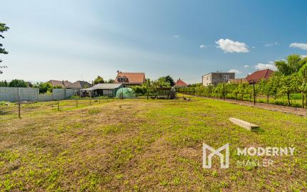 Na predaj pozemok pripravený na výstavbu v Pate