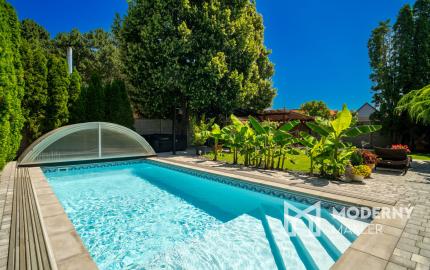 Na predaj rodinný dom s bazénom a saunou v Rohovciach