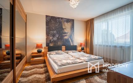 Na predaj rodinný dom s bazénom a saunou v Rohovciach