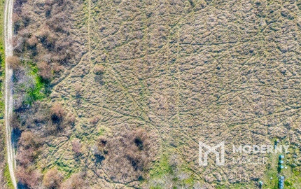 Na predaj perspektívny pozemok v Rači