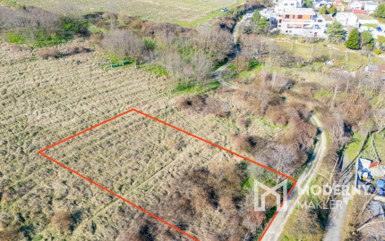 Na predaj perspektívny pozemok v Rači