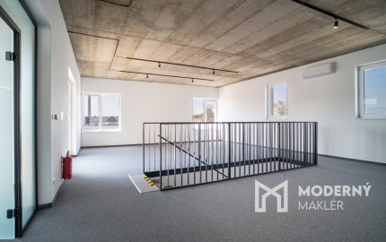 Na prenájom jedno podlažie polyfunkcie na Zavarskej ulici v Trnave