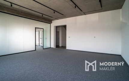 Na prenájom jedno podlažie polyfunkcie na Zavarskej ulici v Trnave