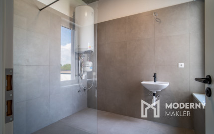 Na prenájom jedno podlažie polyfunkcie na Zavarskej ulici v Trnave