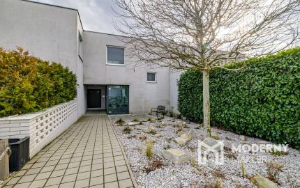 Na prenájom dizajnový 3-izbový byt so 45m2 terasou v Stupave