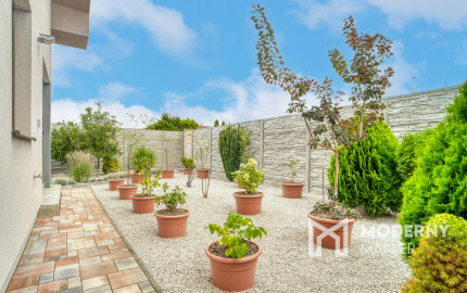 Na predaj rodinný dom s rozľahlým pozemkom v Kostolišti