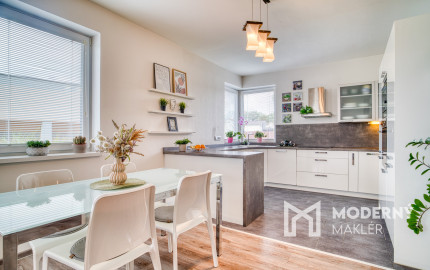 Na predaj rodinný dom s rozľahlým pozemkom v Kostolišti