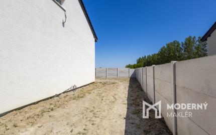 Predaj 4-izbová bytová jednotka v dvojdome v Lehniciach