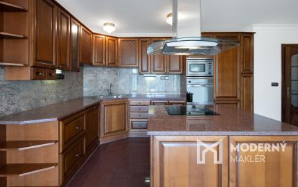 Na predaj 6-izbové rodinné sídlo v Šamoríne