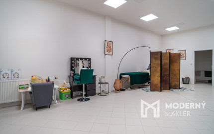 Na prenájom obchodný priestor v centre mesta priamo pod Bratislavským hradom