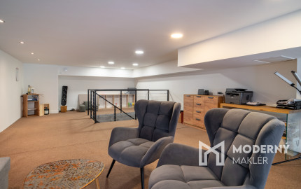 Na prenájom obchodný priestor v centre mesta priamo pod Bratislavským hradom