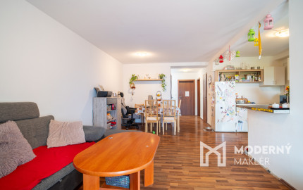 Na predaj dom so vstupom do súkromného jazera v Hrubej Borši