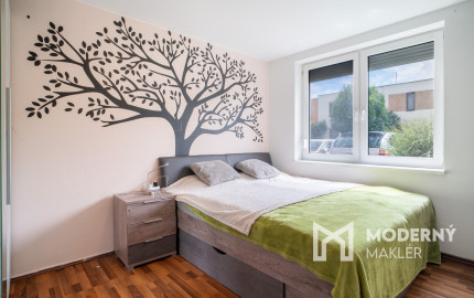 Na predaj dom so vstupom do súkromného jazera v Hrubej Borši