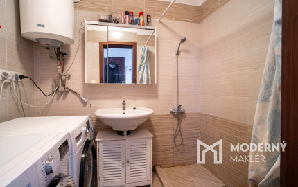 Na predaj dom so vstupom do súkromného jazera v Hrubej Borši